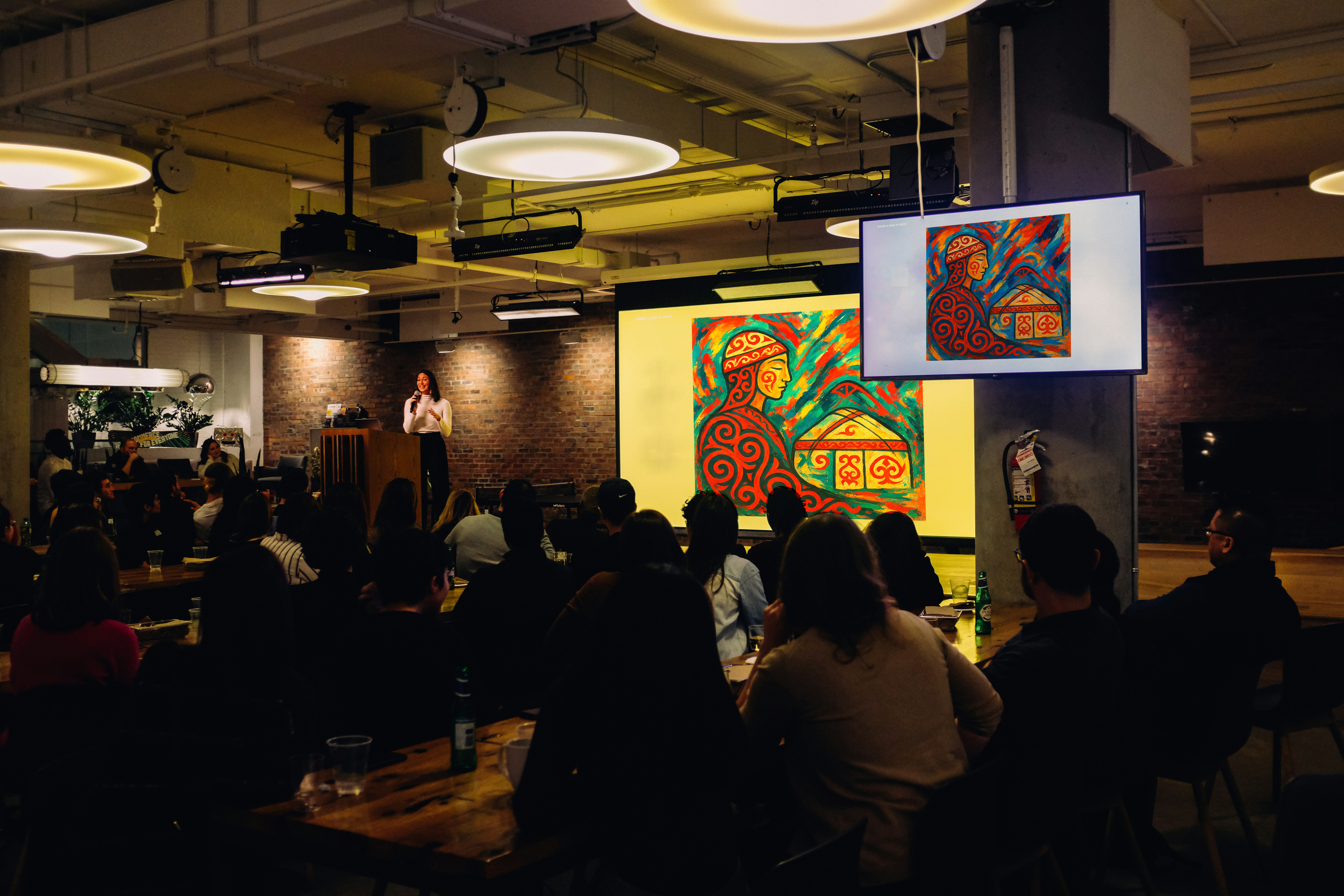 Бүтүрүүчүлөр көңүл борборунда: Асел Кадырбекованын Париждеги ийгилиги